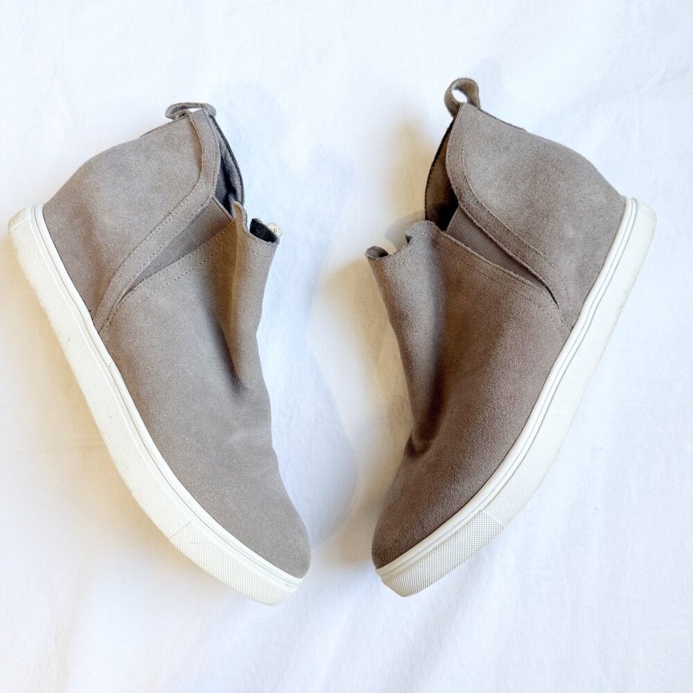 Blondo Georgette Hidden Wedge Taupe Suede Ankle Sneakers Side Zipper Womens 10